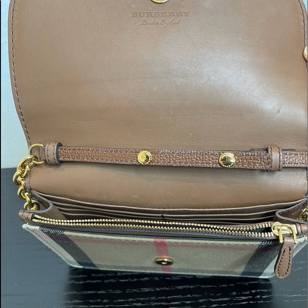 Preowned BURBERRY Leather And House Check Wallet With Detachable Strap In Tan. - Picture 7 of 7